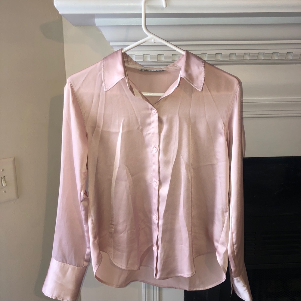 Lightweight silk pink Abercrombie button down!